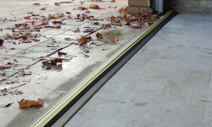 Guarnizione per pavimento alta 25 mm per la porta garage